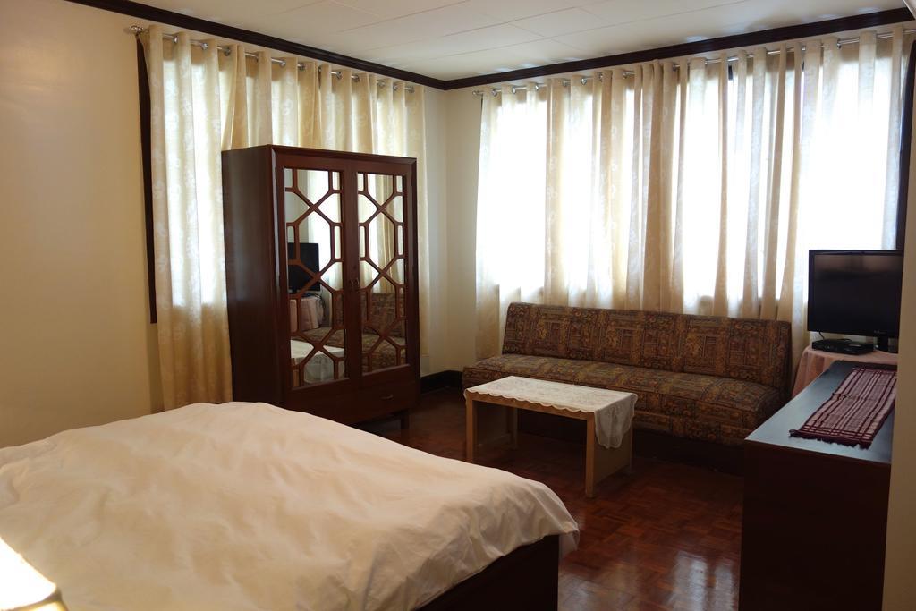 The Big House A Heritage Home Davao Habitación foto